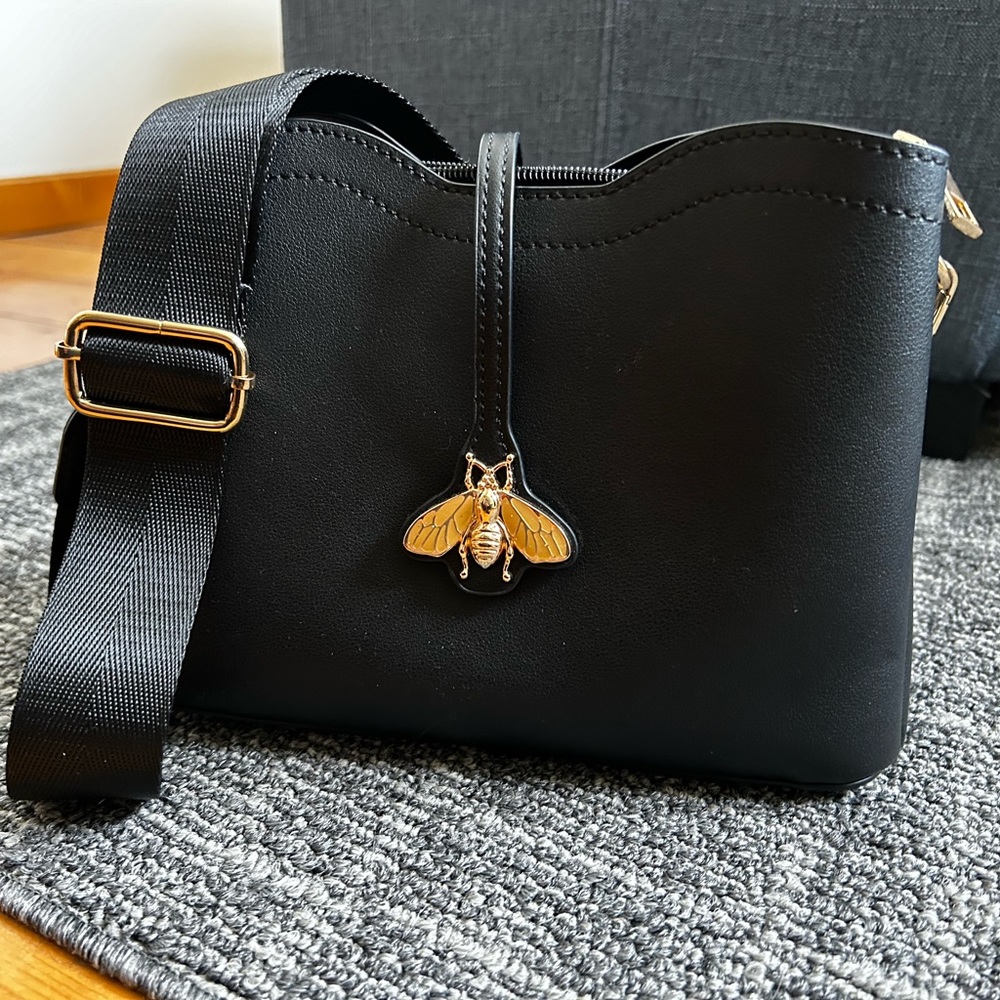 Cute bee crossbody bag-black vegan leather